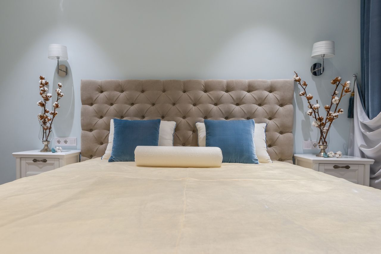 Como combinar cortinas, tapetes e roupas de cama na decoração